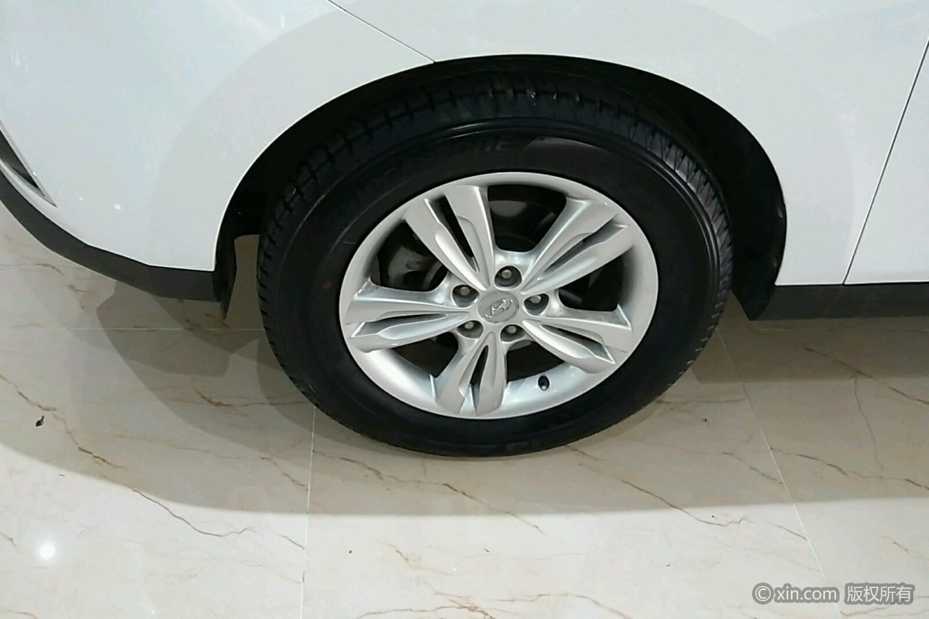 ix35可以换什么轮胎好(现代ix35轮胎多少公里更换合适)
